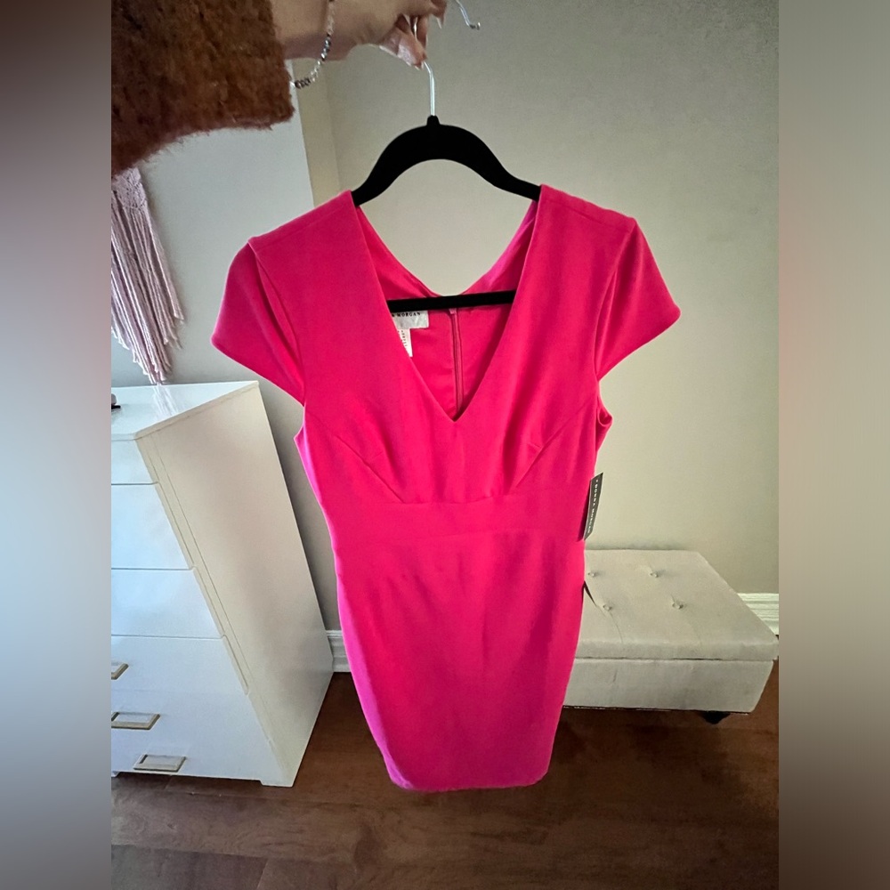 Elegant Pink V-Neck Dress